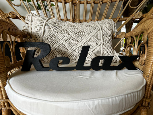 Mot en bois "Relax" noir